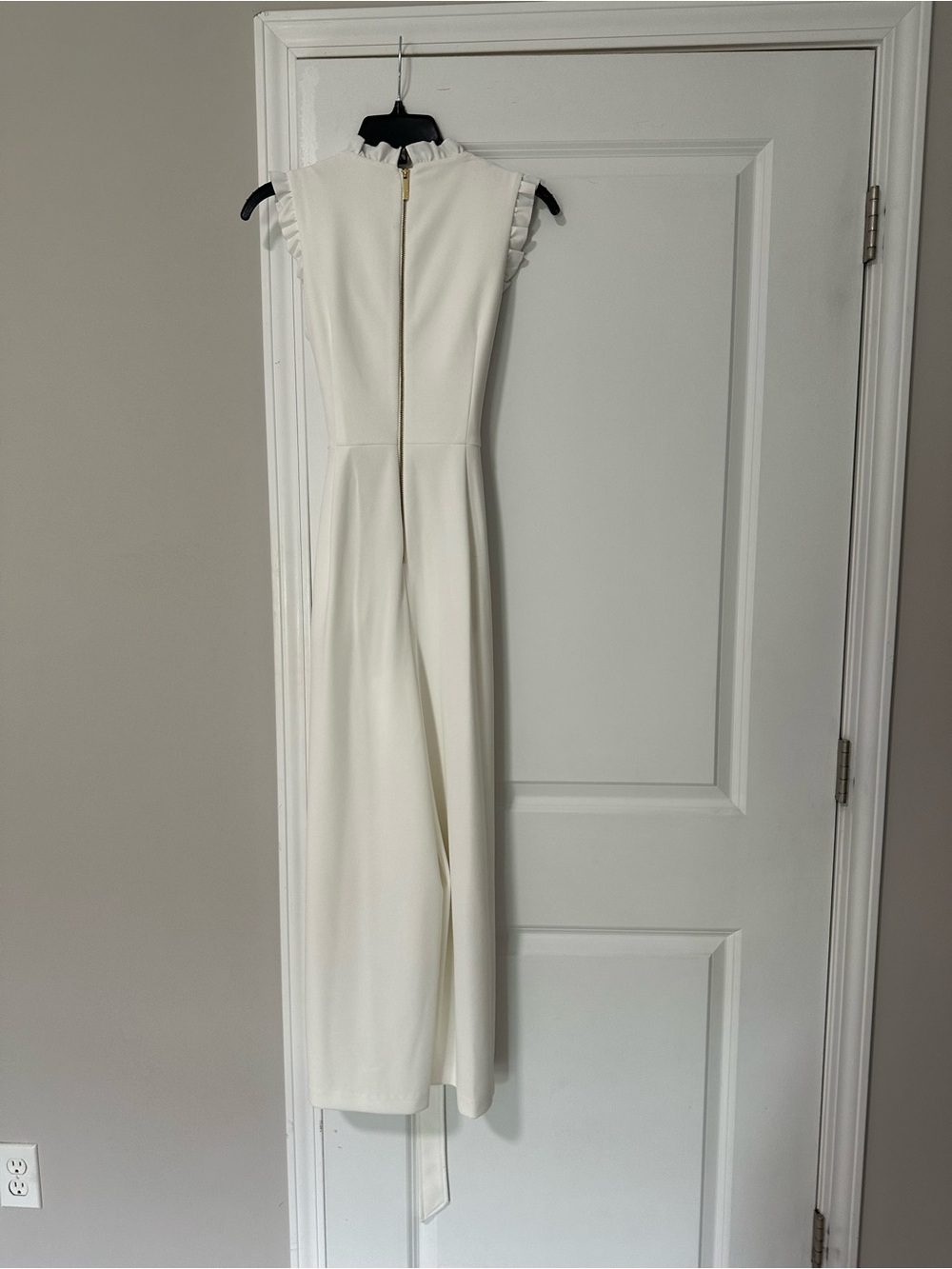 Calvin Klein v-neck sleeveless wide legs jumpsuit Ruffle with waist tide. - Picture 2 of 4